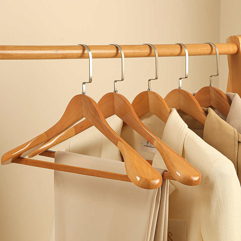 Oaklee Élite – Luxury Wood Hangers with Sophisticated Design
