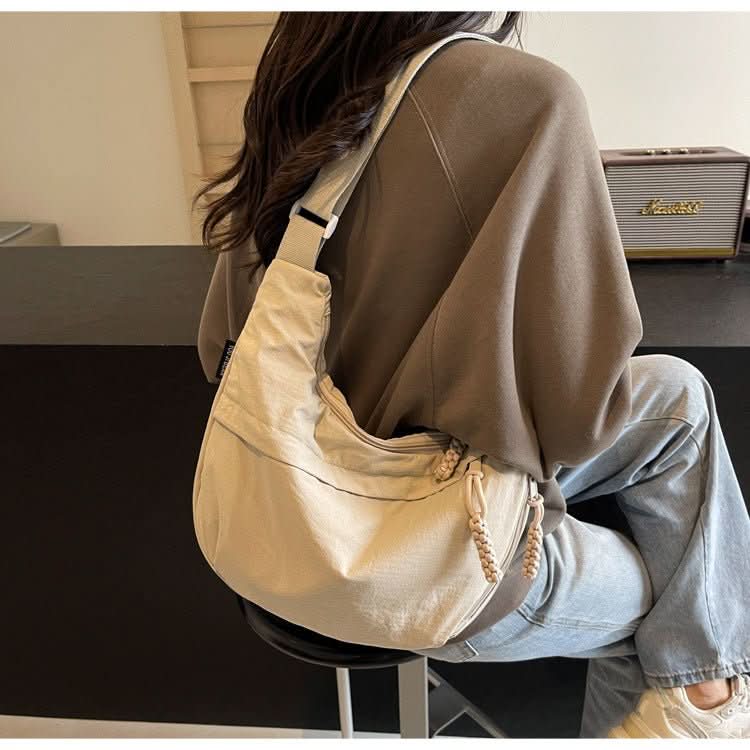 Stylish shoulder bag for everyday & leisure use
