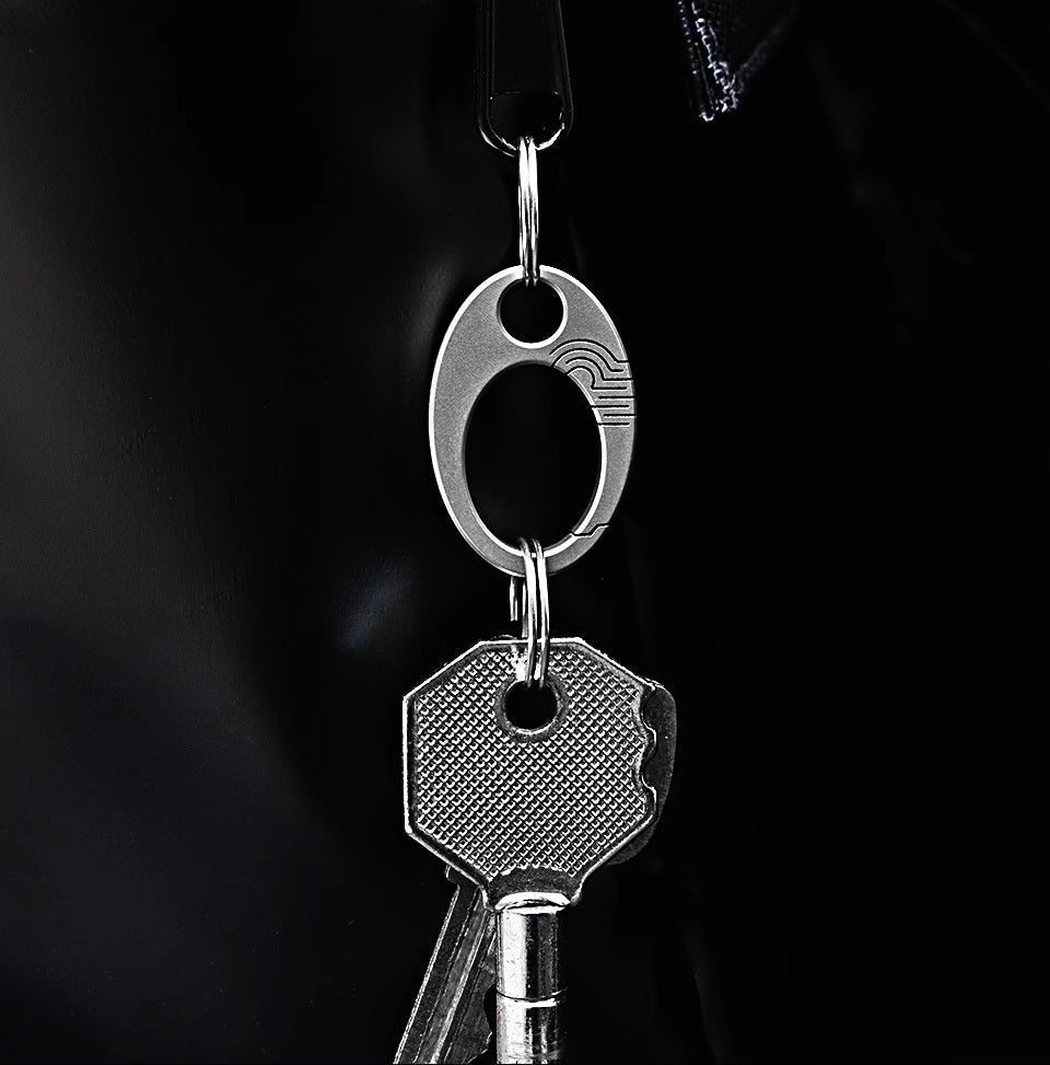Exquisite Mini Pure Titanium Keychain: EDC Press-Lock Charm Tool