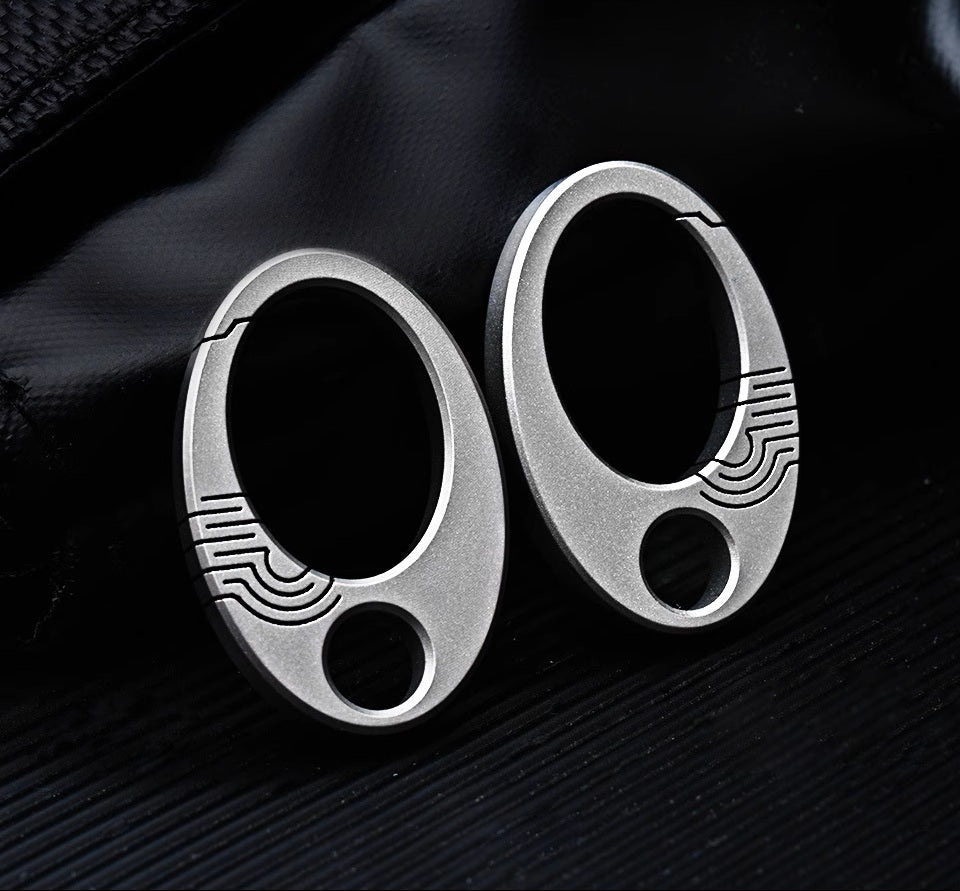 Exquisite Mini Pure Titanium Keychain: EDC Press-Lock Charm Tool