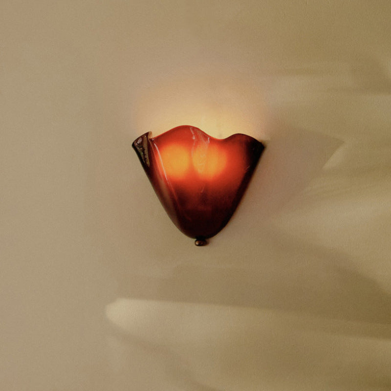 Retro Wall Lamp of Colored Glass in Skirt-Shaped Shell Pattern