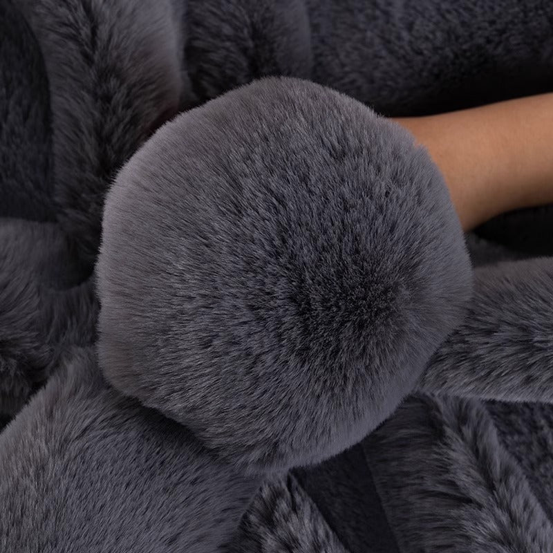 SofaGuard Luxe - Stylish Protective Cover for Sofas