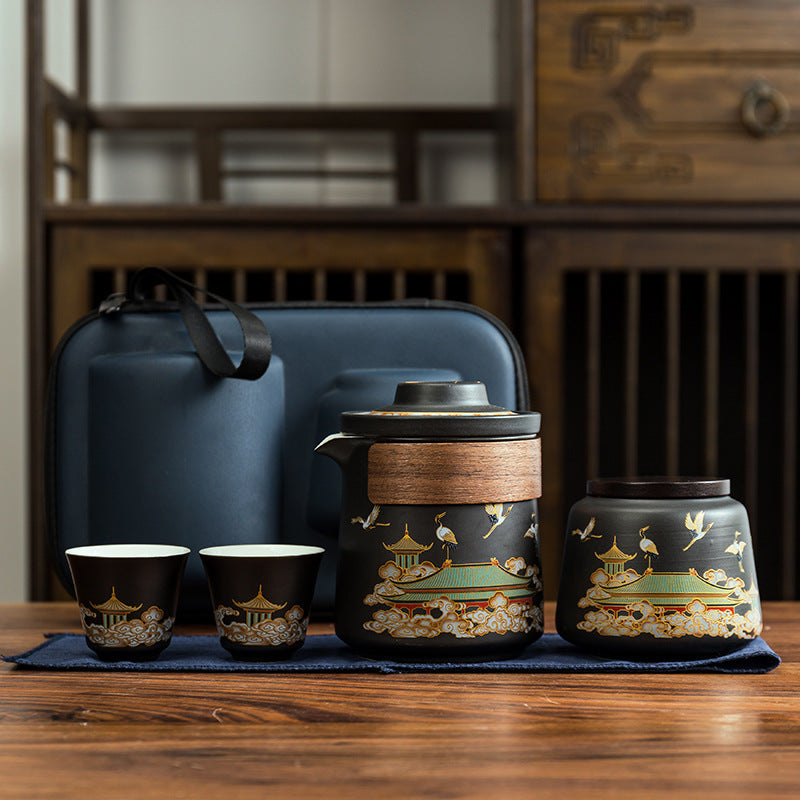 Mobile tea ceremony in a compact form