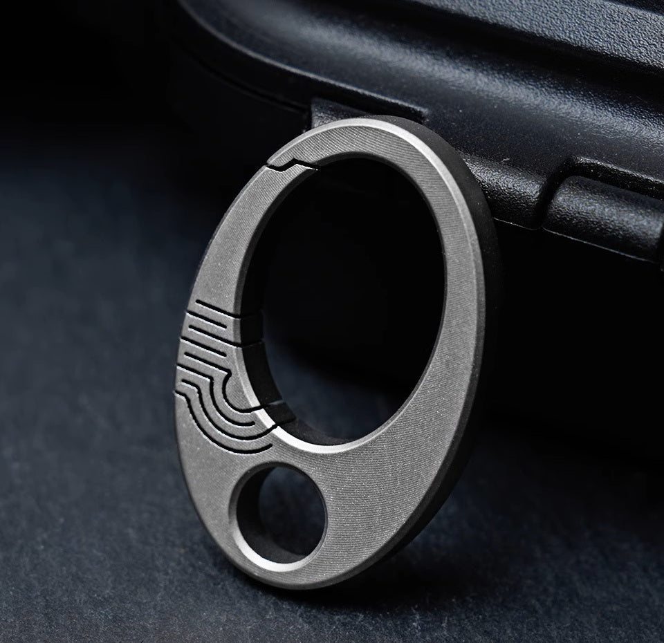 Exquisite Mini Pure Titanium Keychain: EDC Press-Lock Charm Tool