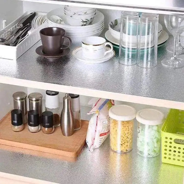 Oil-resistant kitchen foil – Self-adhesive, heat & waterproof