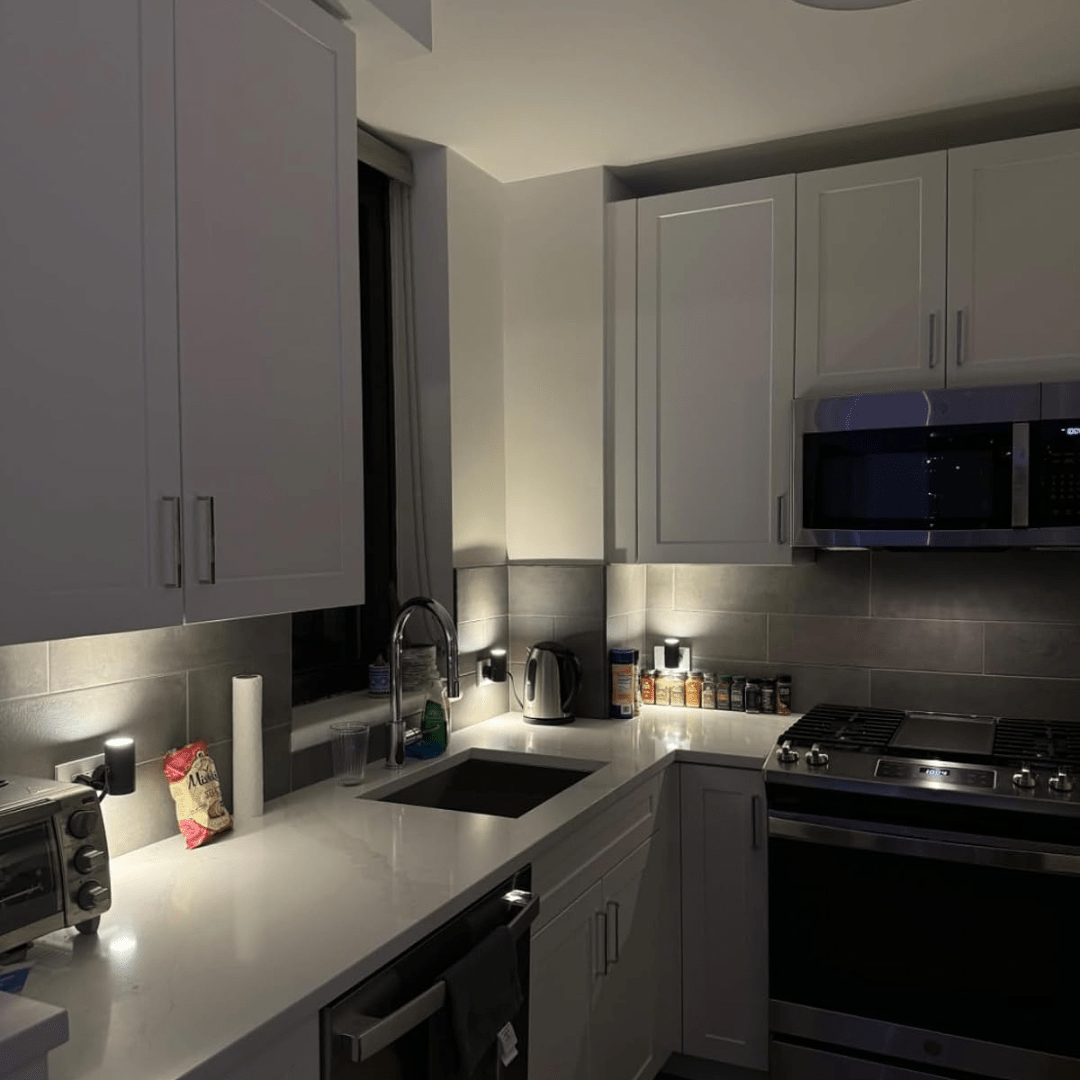 Modern LED Lamp Alova Energy Efficient Dimmable Design