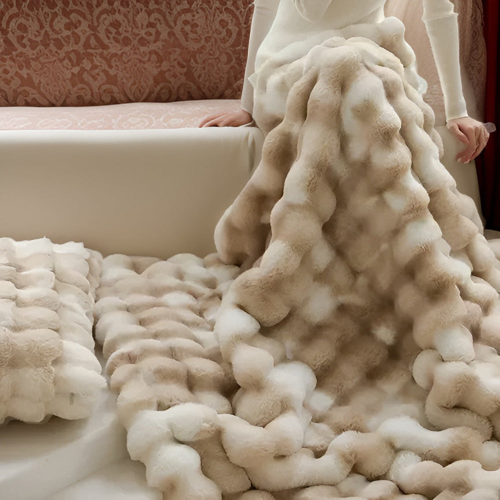 Fluffy Faux Fur Travel Blanket – Soft and Washable Fleece Blanket