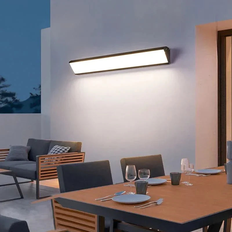 Waterproof LED Outdoor Wall Light with Aluminum Housing and IP65 Rating