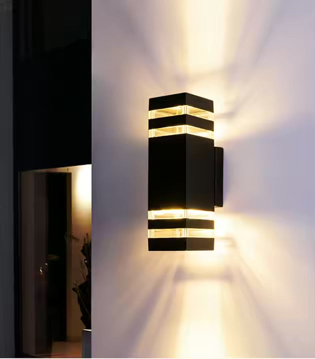 Waterproof aluminum lamp with two light sources for outdoors