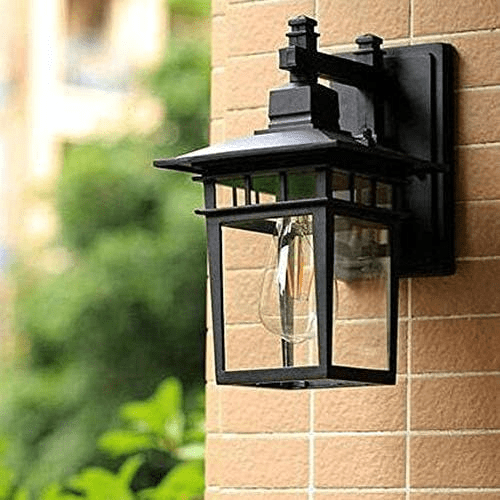 Stylish, weatherproof outdoor wall lamp with adjustable light head