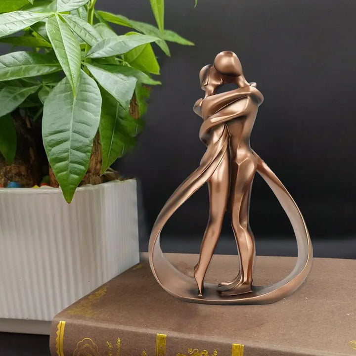 Modern Couple Sculpture – Symbol of Connection