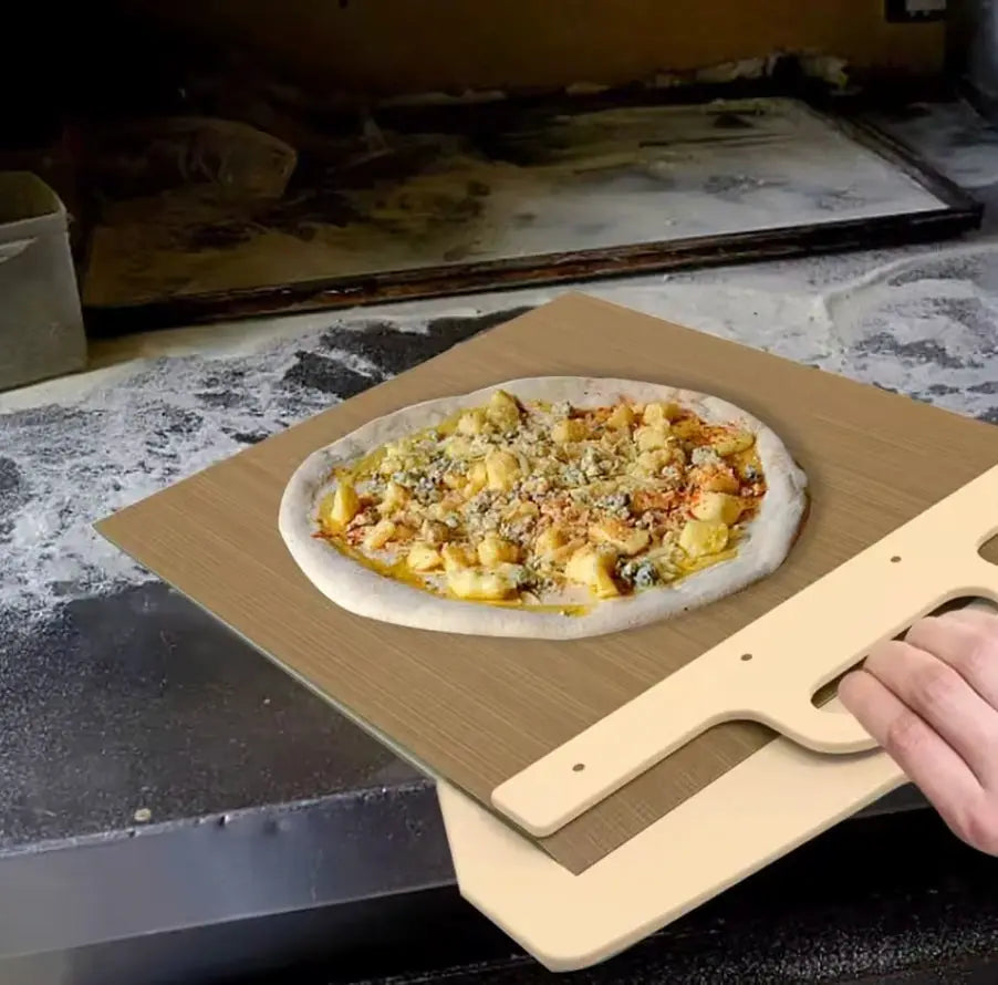 Pizza shovel with rolling strap — Dough-friendly sliding tool for perfect pizzas