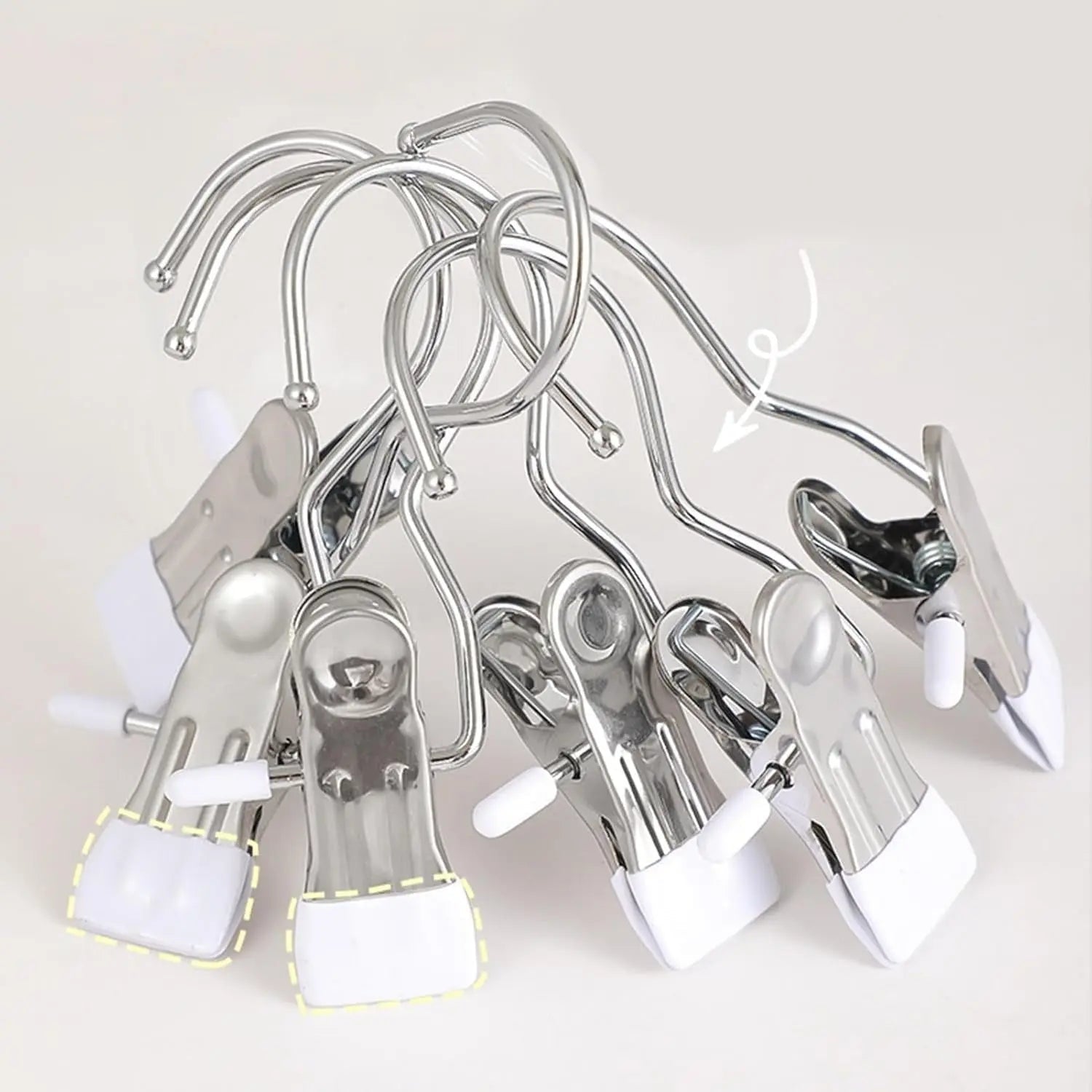Space-saving metal clip hook with PVC handle – More stable than wood & plastic