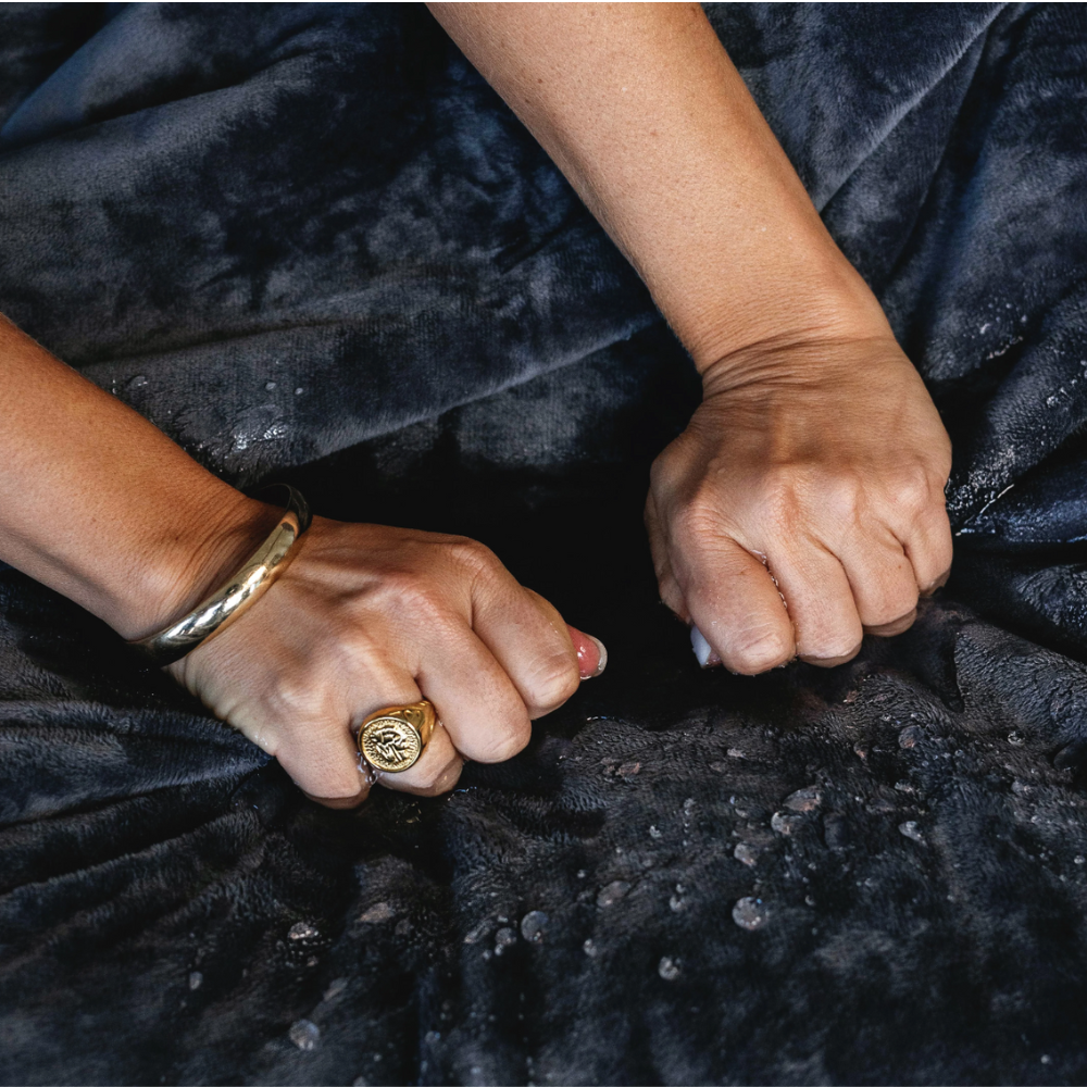 ComfyShield | All-in-one waterproof blanket