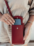 Practical Clutch Wallet with Shoulder Strap – Removable & Versatile to Wear