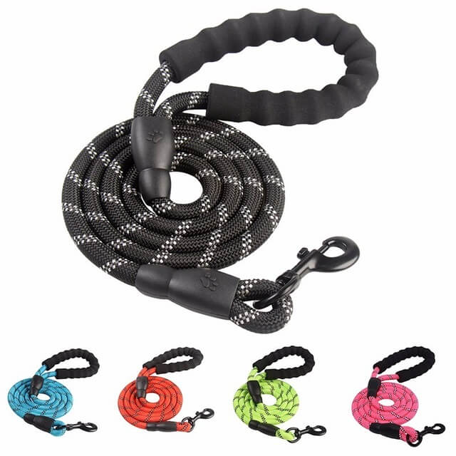 Tangle-Free Reflective Dog Leash – Durable Nylon, 1.8 Meters Long, 360-Degree Rotatable Hook for Safe Evening Walks