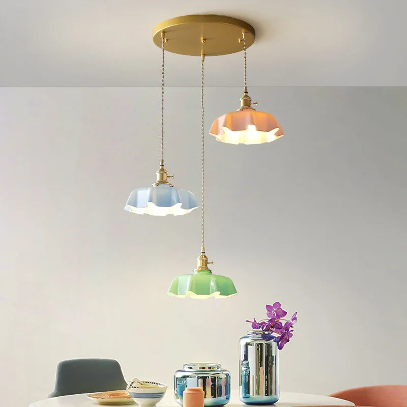 Brass pendant light in French design – Elegant ceiling lamp for living room