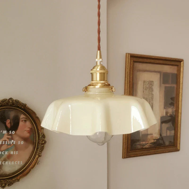 Brass pendant light in French design – Elegant ceiling lamp for living room
