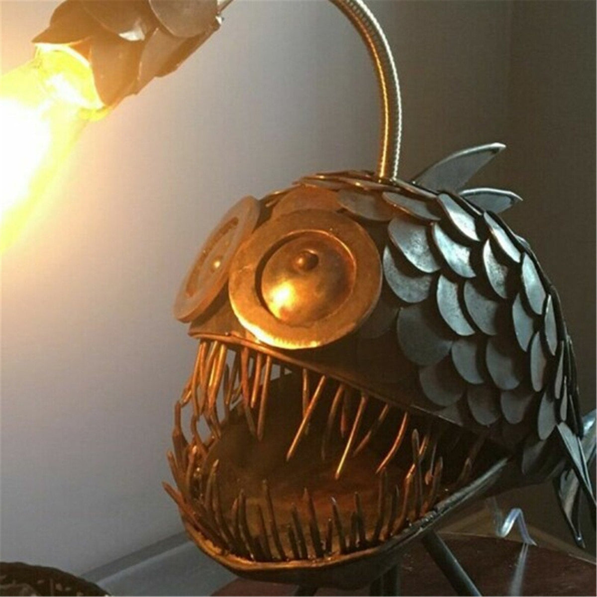 Retro Table Lamp Anglerfish Light with Flexible Lamp Head Artistic Table Lamps for Home Bar Café Home Art Decorative Ornaments