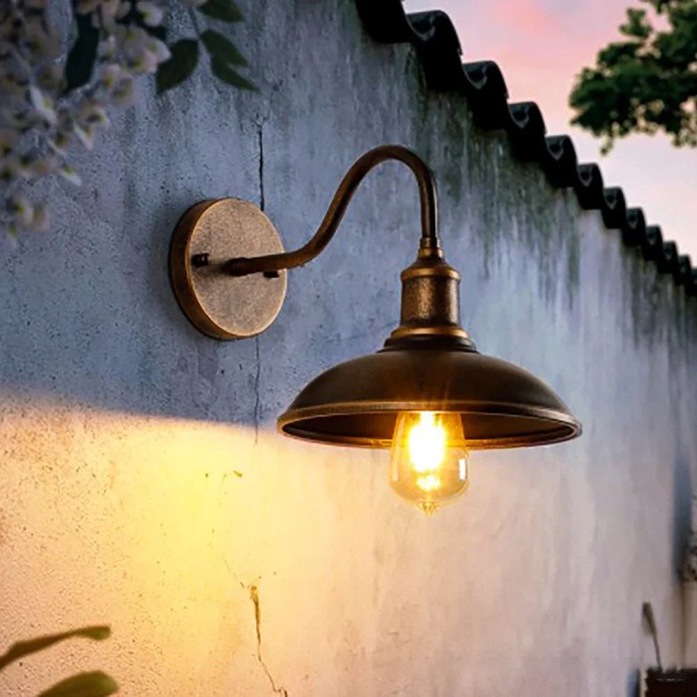 Elegant wall lamp in retro design