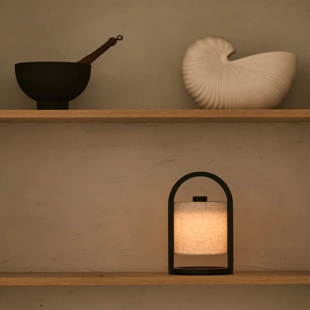 Wireless, 3 light modes & rechargeable battery up to 100 hours