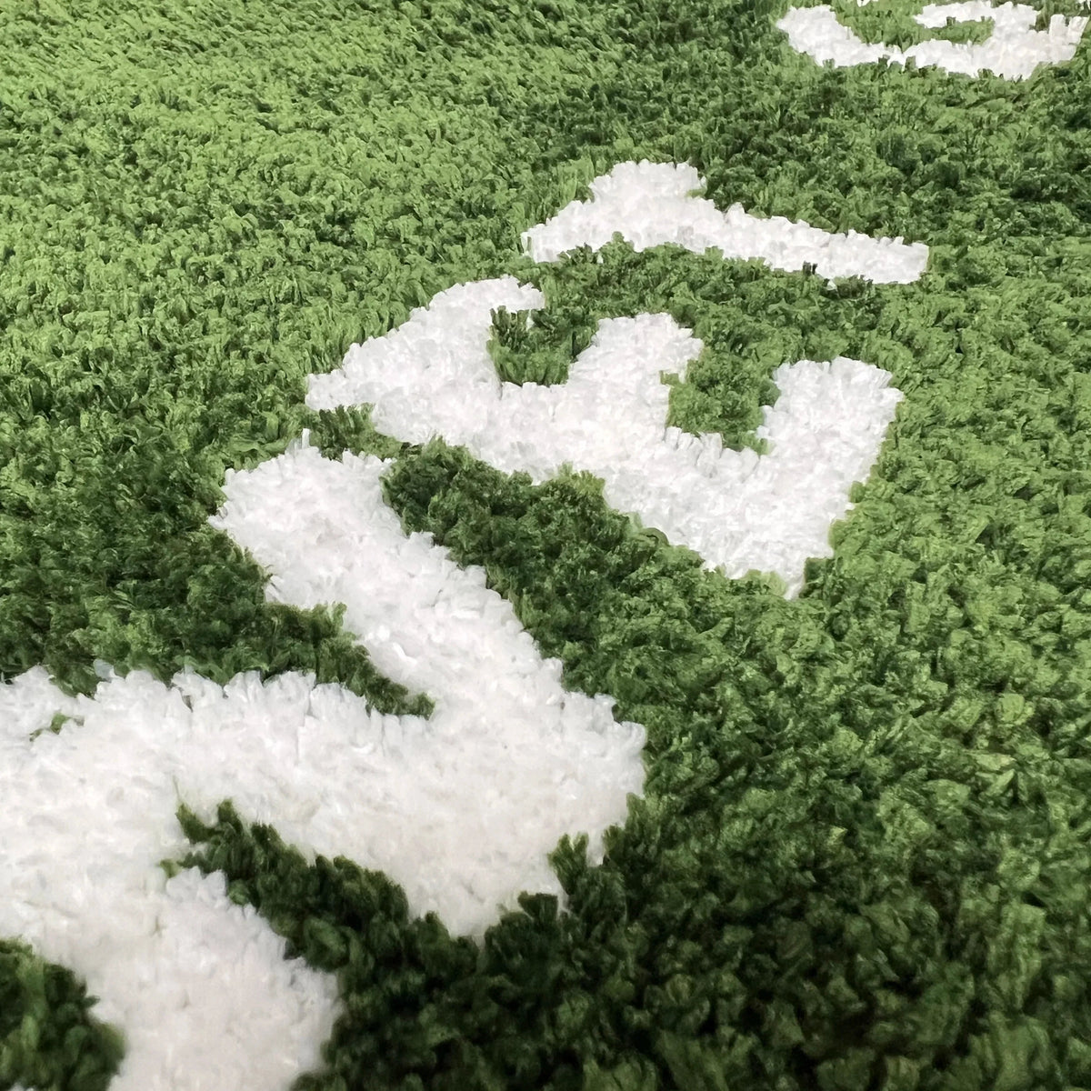 FreshLawn Comfort Mat – Trendy "Wet Grass" doormat in green with soft plush