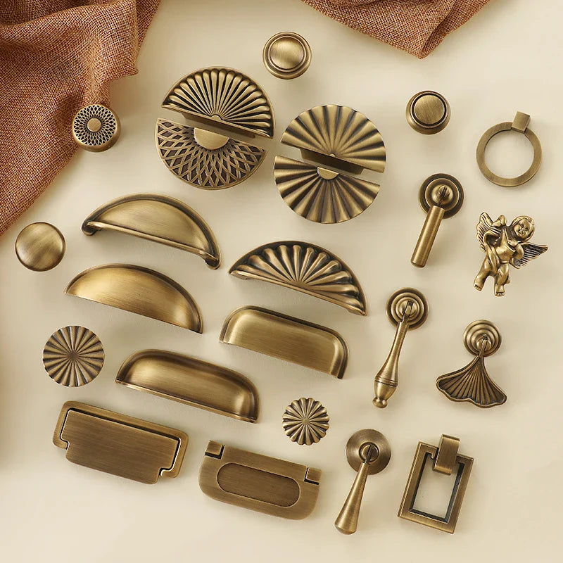 Bronvella ArcRetro Furniture Handle in Antique Copper