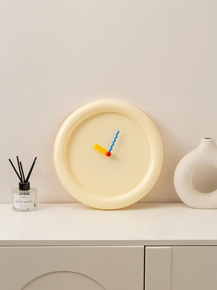 EpeiusHome – Memphis Wall Clock for Elegant Spaces