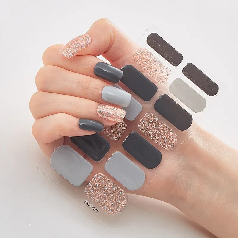 GlitzNail – Festive Christmas Nails Quick, Complete Without Salon