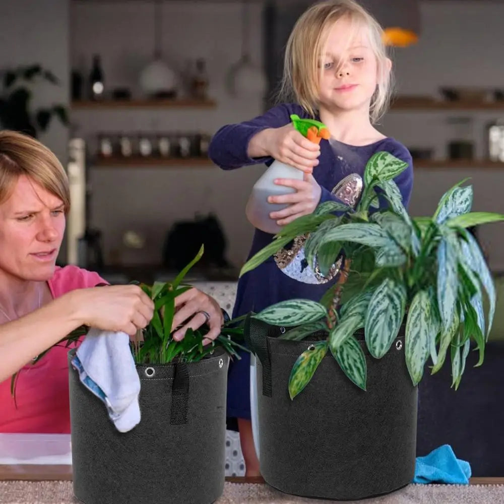 Felt plant sack with carrying handles – Breathable and durable for garden plants and flowers