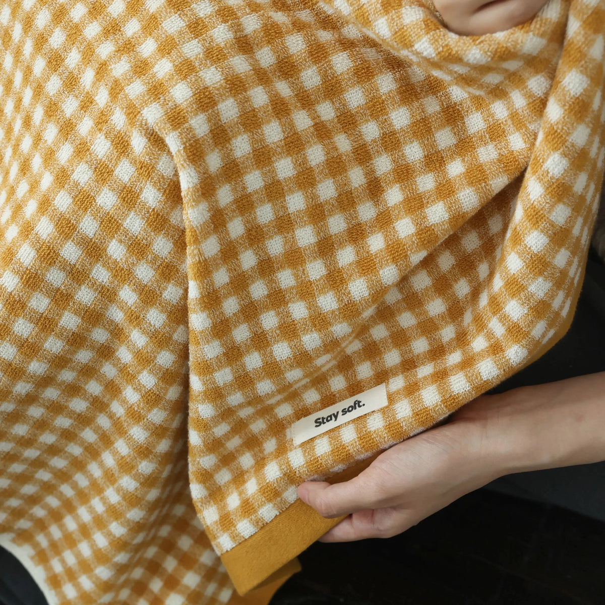 Retro Small Grid Cotton Towel – Soft & Absorbent Household Towel