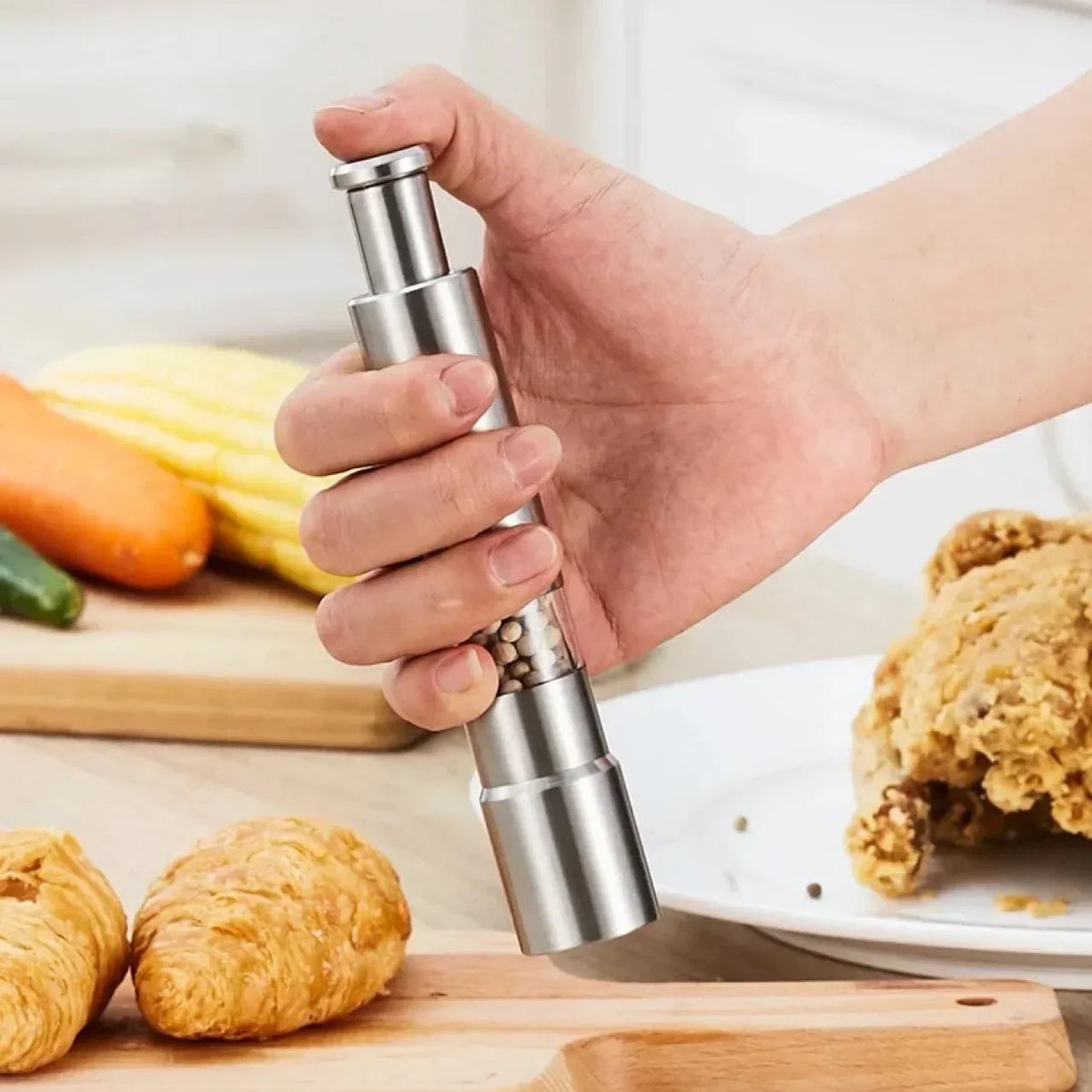 Stylish Pepper and Salt Grinder with Manual Mechanism