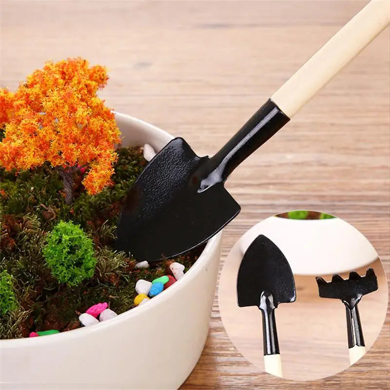 3-piece garden tool set with wooden handles – Handy shovel, rake, and hoe for garden maintenance