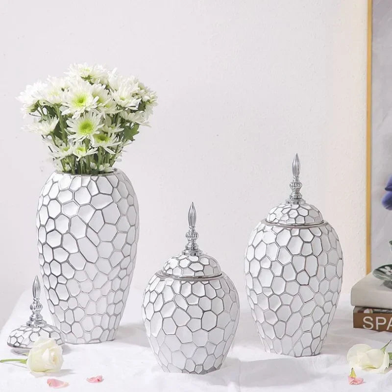 GoldenPattern | Ceramic Vase with Luxurious Gold Accents – Modern Decorative Home Piece