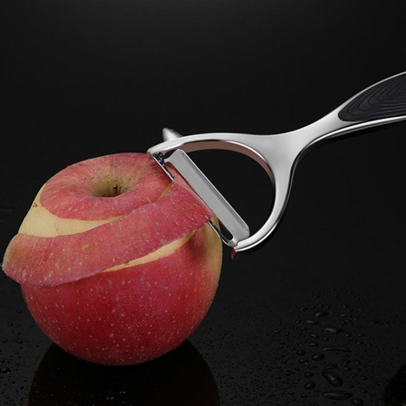 SwiftPeel Stainless Steel Peeler | Effortlessly & accurately peel your veggies!