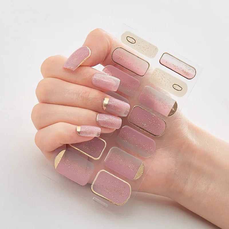 GlitzNail – Festive Christmas Nails Quick, Complete Without Salon