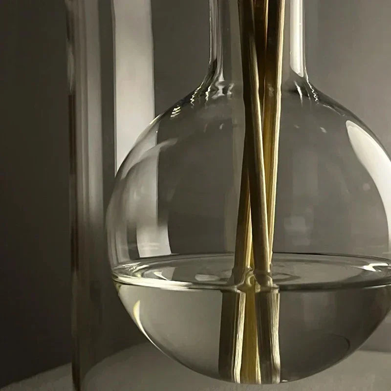 AromaLuxe – Elegant scent diffuser with minimalist design for a calming atmosphere