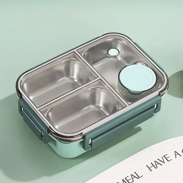 Isolated heating container for food storage