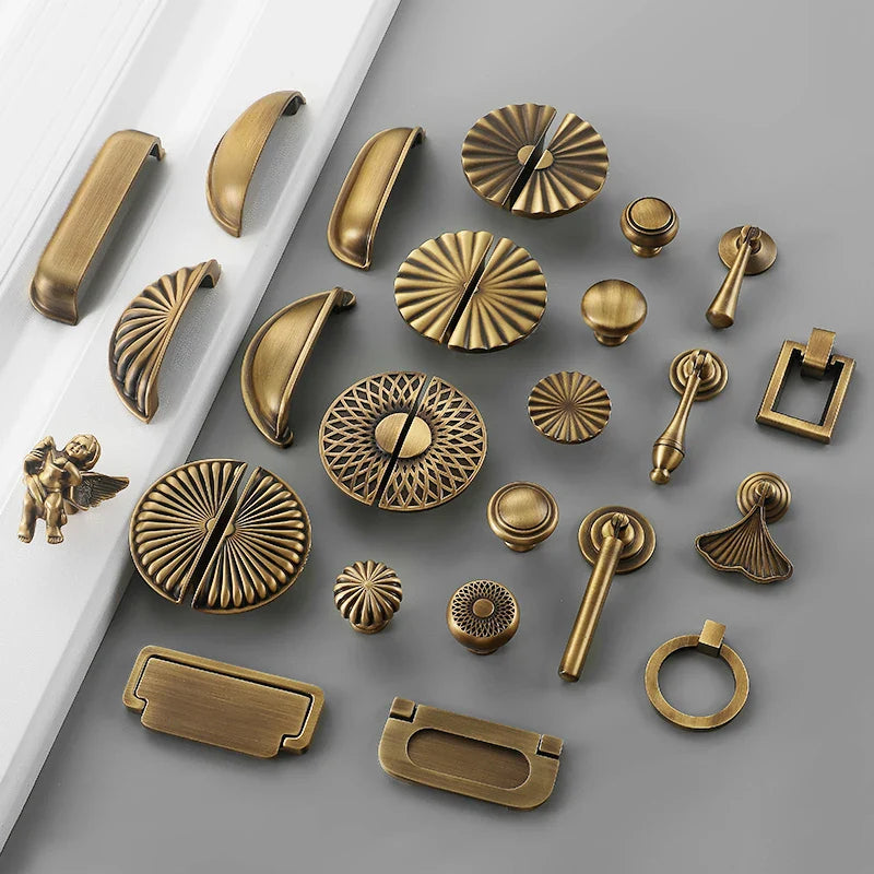 Bronvella ArcRetro Furniture Handle in Antique Copper
