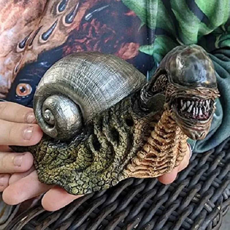 Variation Snail Statue, Resin Evil Snail Sculpture Alien Lover's New Favorite Home Office Decoration Garden Outdoor Decoration