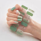 GlitzNail – Festive Christmas Nails Quick, Complete Without Salon