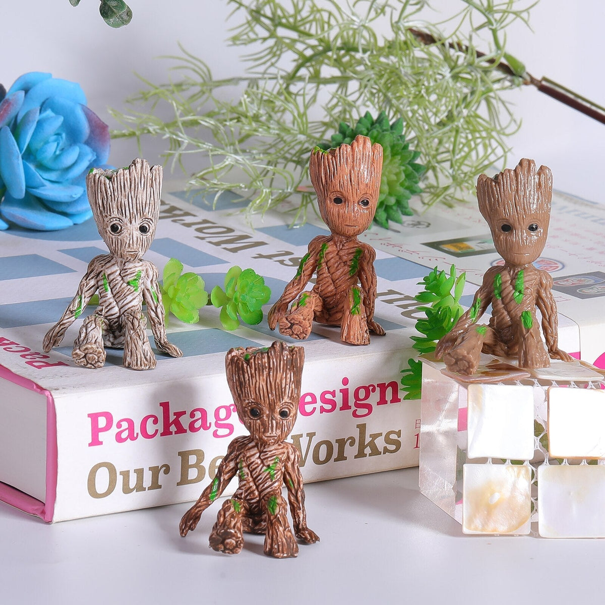 Cartoon Large Miniature Figure: Playful Office Decoration