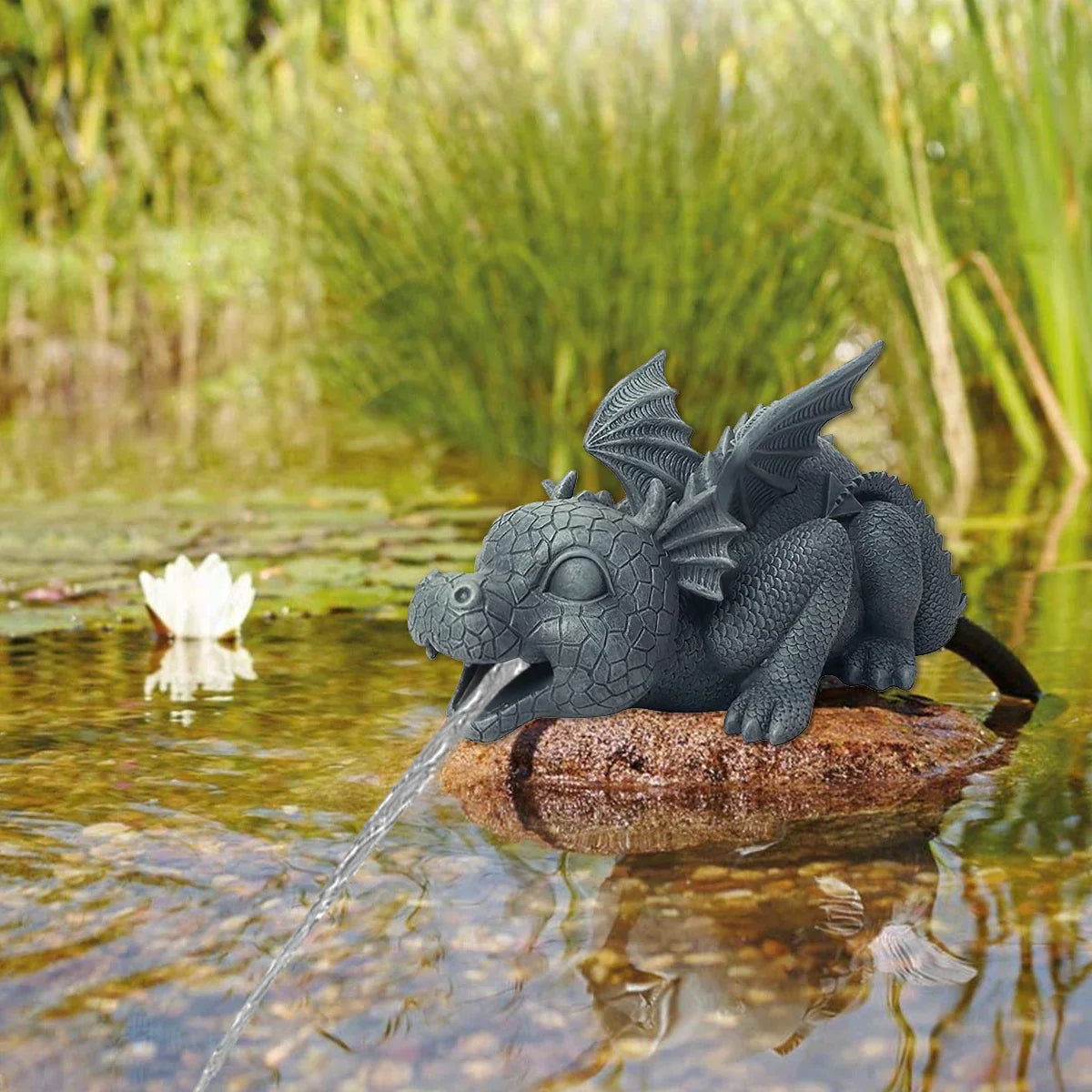 Water spraying dragon statue made of resin Weatherproof Realistic water spray scenes resin garden decoration