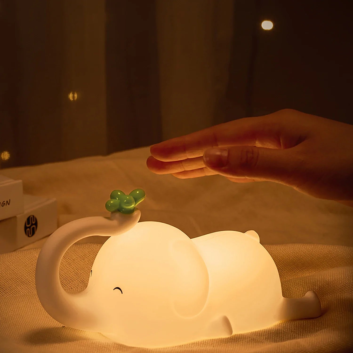 LumiDum LED Night Light | Soft Silicone | 3 Brightness Levels | Portable & Rechargeable | 17.7 × 9.1 cm