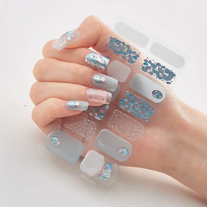 GlitzNail – Festive Christmas Nails Quick, Complete Without Salon