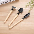 3-piece garden tool set with wooden handles – Handy shovel, rake, and hoe for garden maintenance
