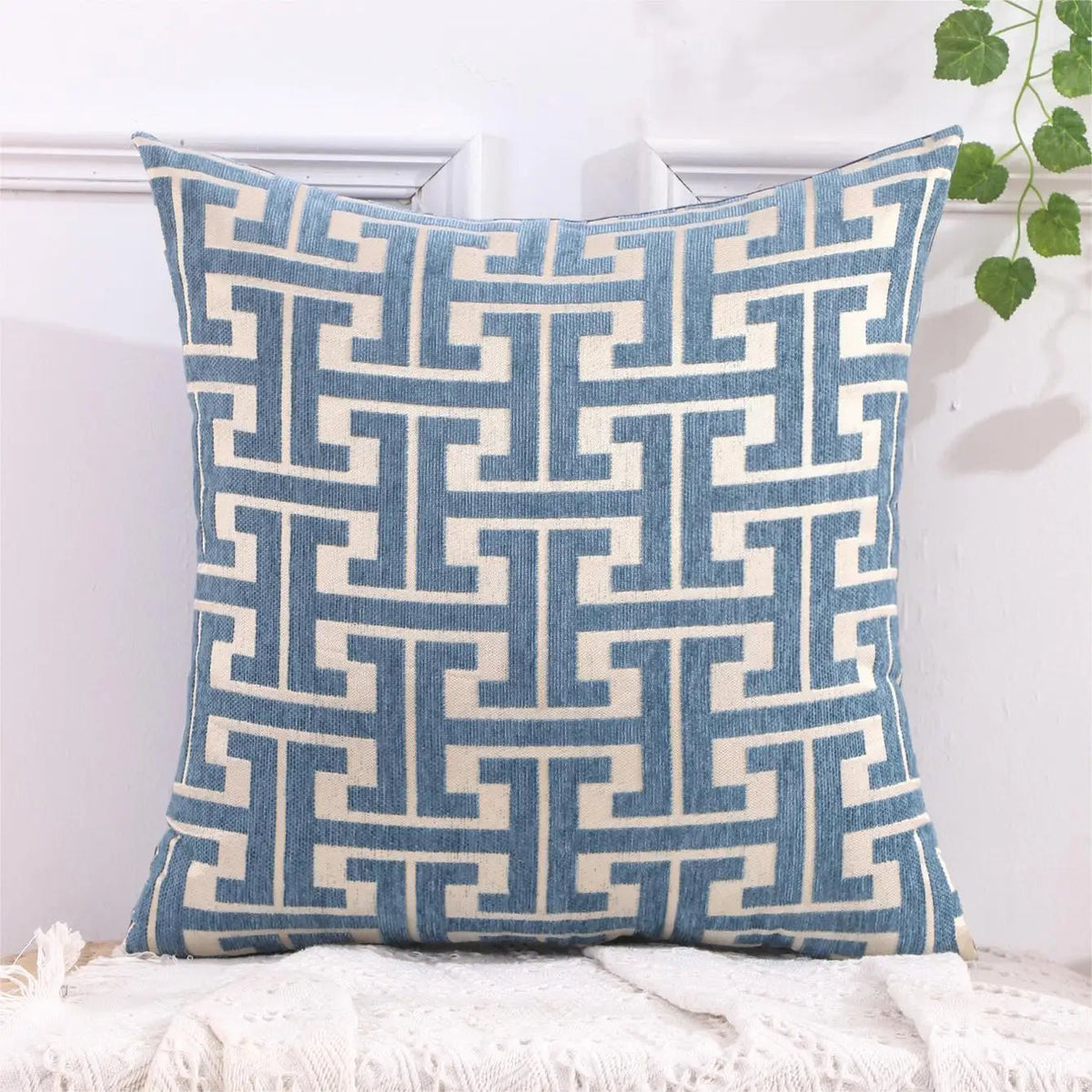 Striped cushion cover in country house style – Decorative sofa cover for living room and couch