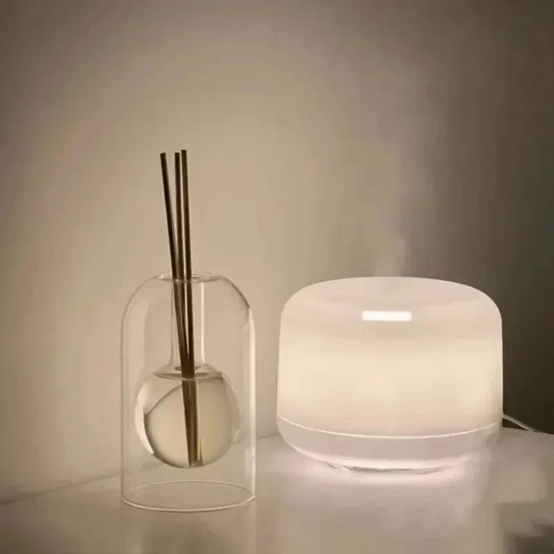 AromaLuxe – Elegant scent diffuser with minimalist design for a calming atmosphere