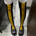 Women's Knee-High Chicken Claw Print Socks, 1 or 2 Pairs