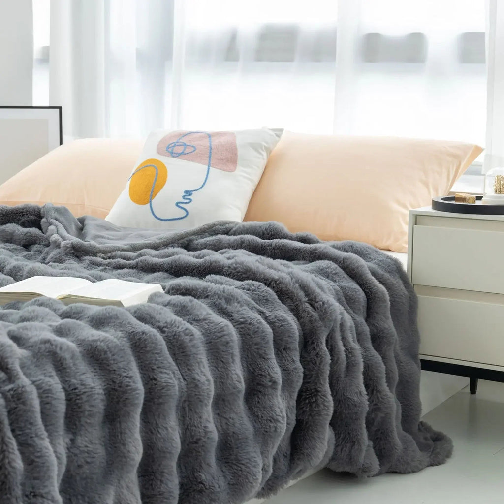 FurLuxe | Reversible Faux Fur Blanket